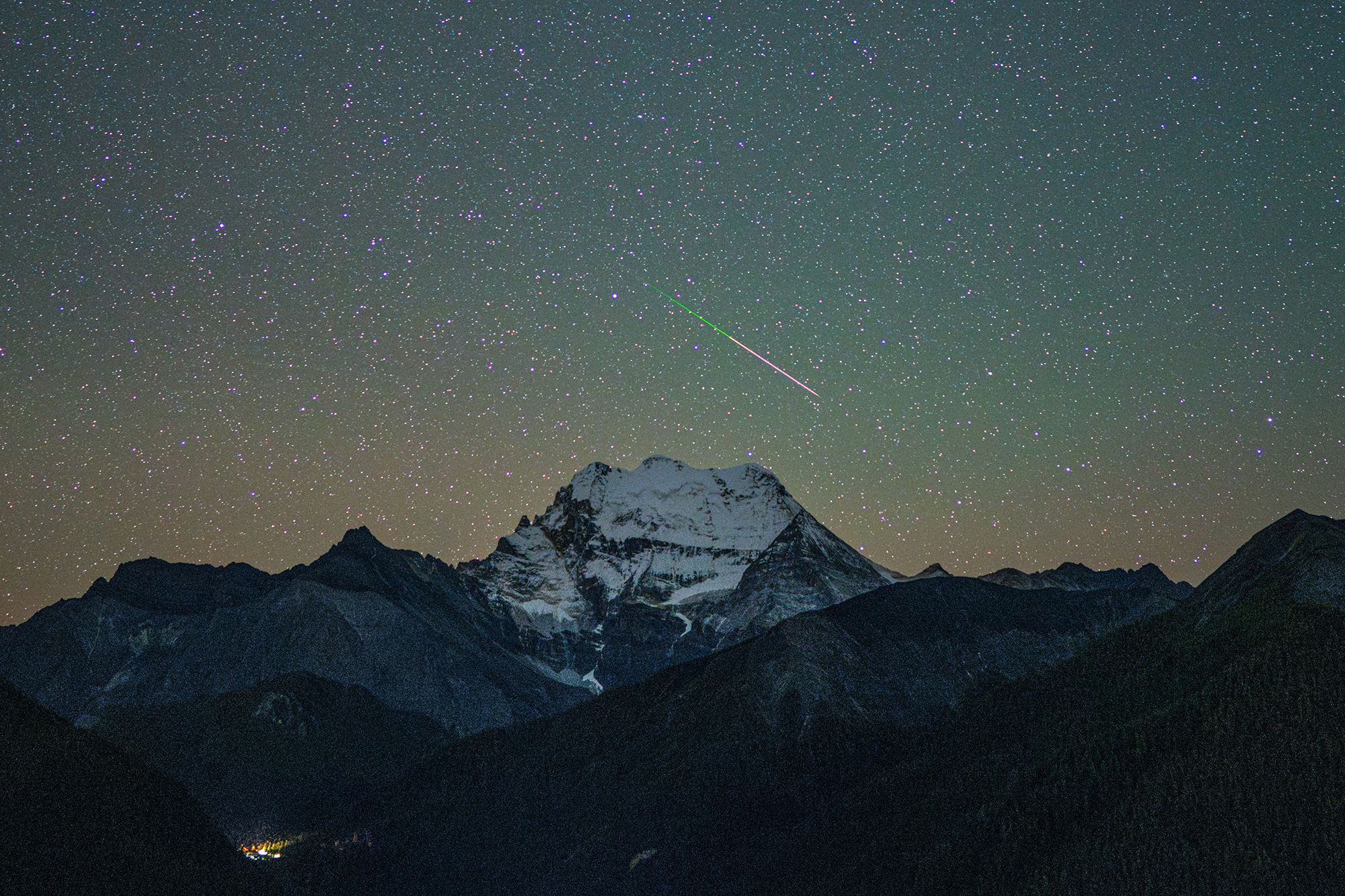 <i>Xinhua/Shutterstock via CNN Newsource</i><br/>The Orionid meteor shower can be seen over the Yading Nature Reserve in southwest China's Sichuan province in October 2025.